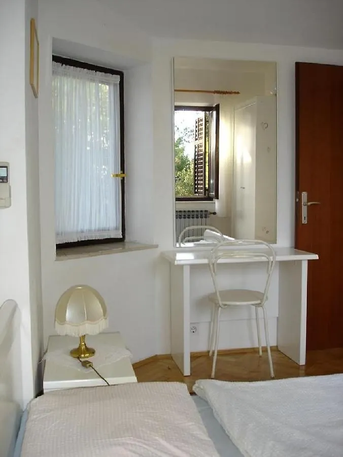Beachfront Apartment 4526-2 Punat
